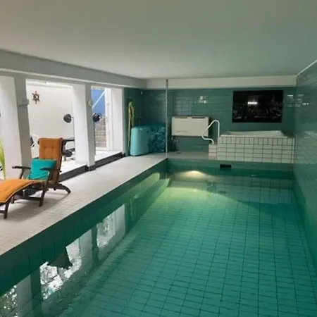 Casa Blanca Mit Privatem Schwimmbad 26 Grad Und Sauna ドゥイスブルグ