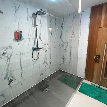 アパート Casa Blanca Mit Privatem Schwimmbad 26 Grad Und Sauna ドゥイスブルグ